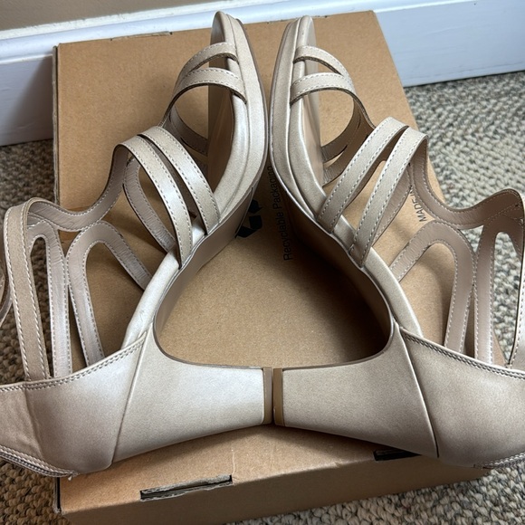 Easy Street Women's, Elated Sandal, Nude Pearlized, Size 11M - Picture 15 of 16